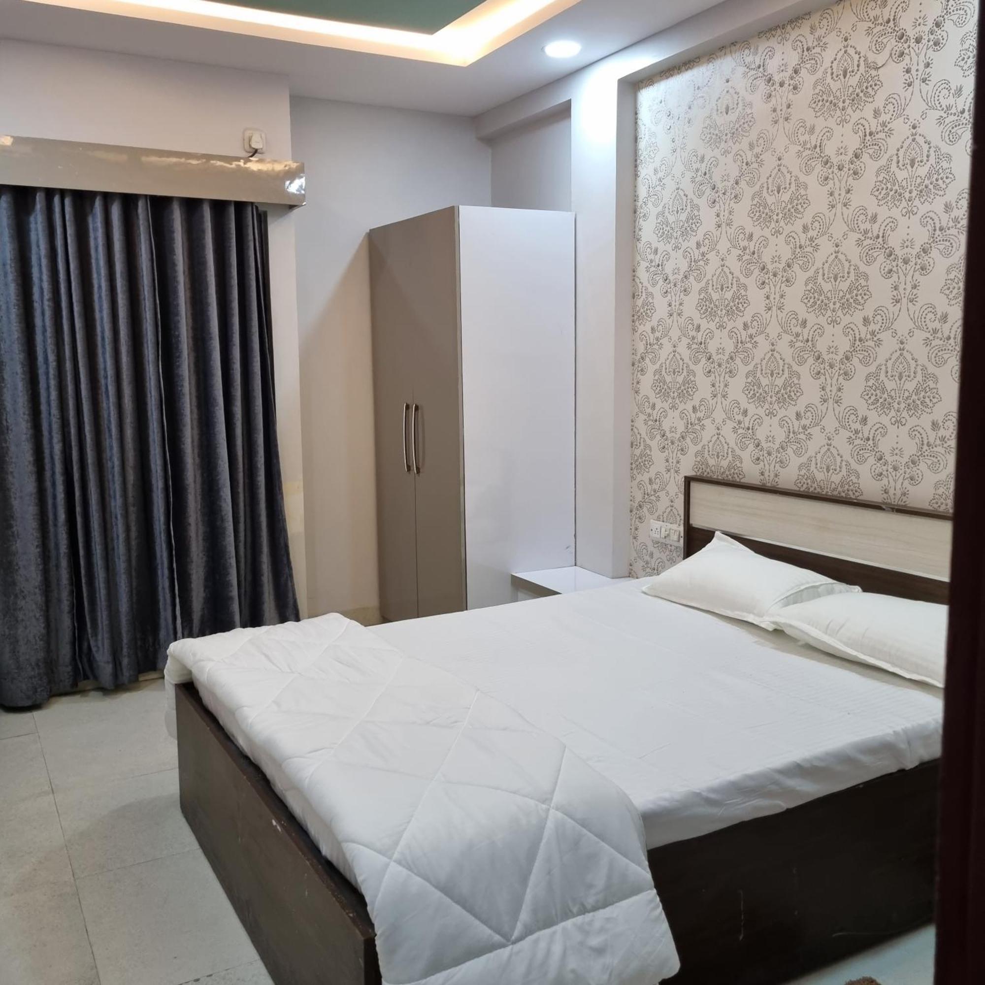 Leela - Orchid - One Bedroom With Hall And Balcony
